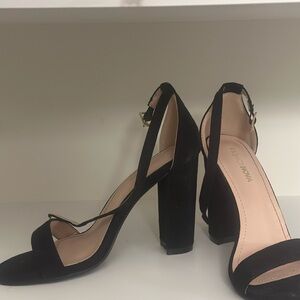 Heeled sandals-black